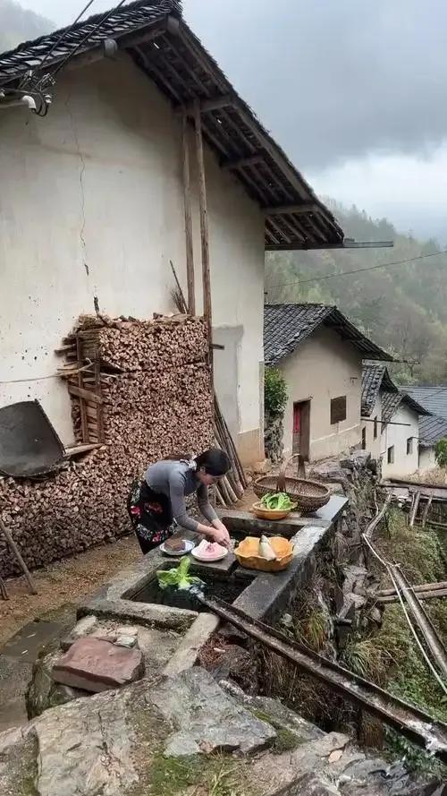 回农村住了一段时间，不管别人咋说，我倒觉得住农村其实也挺好的
一、慢节奏的生活让