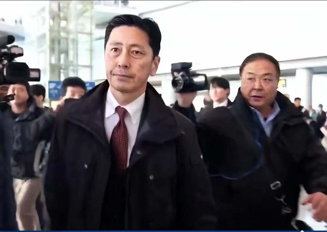 高市早苗在台湾问题上公然“越线玩火”，引发中日外交风暴！日本派个局长来华灭火，诚