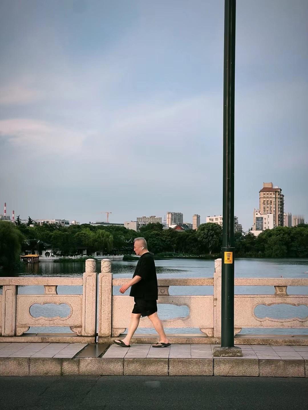 这也是我买入卓越成长股的原因：“长期而言，一个公司股票的盈利很难比这个公司的盈利