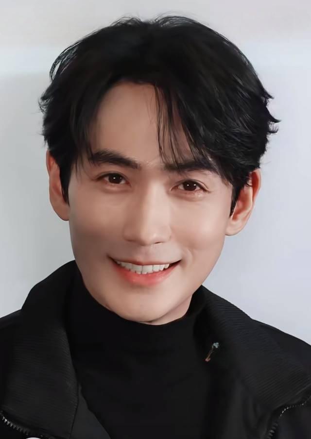 好一双含情眼
好温柔明星 帅气