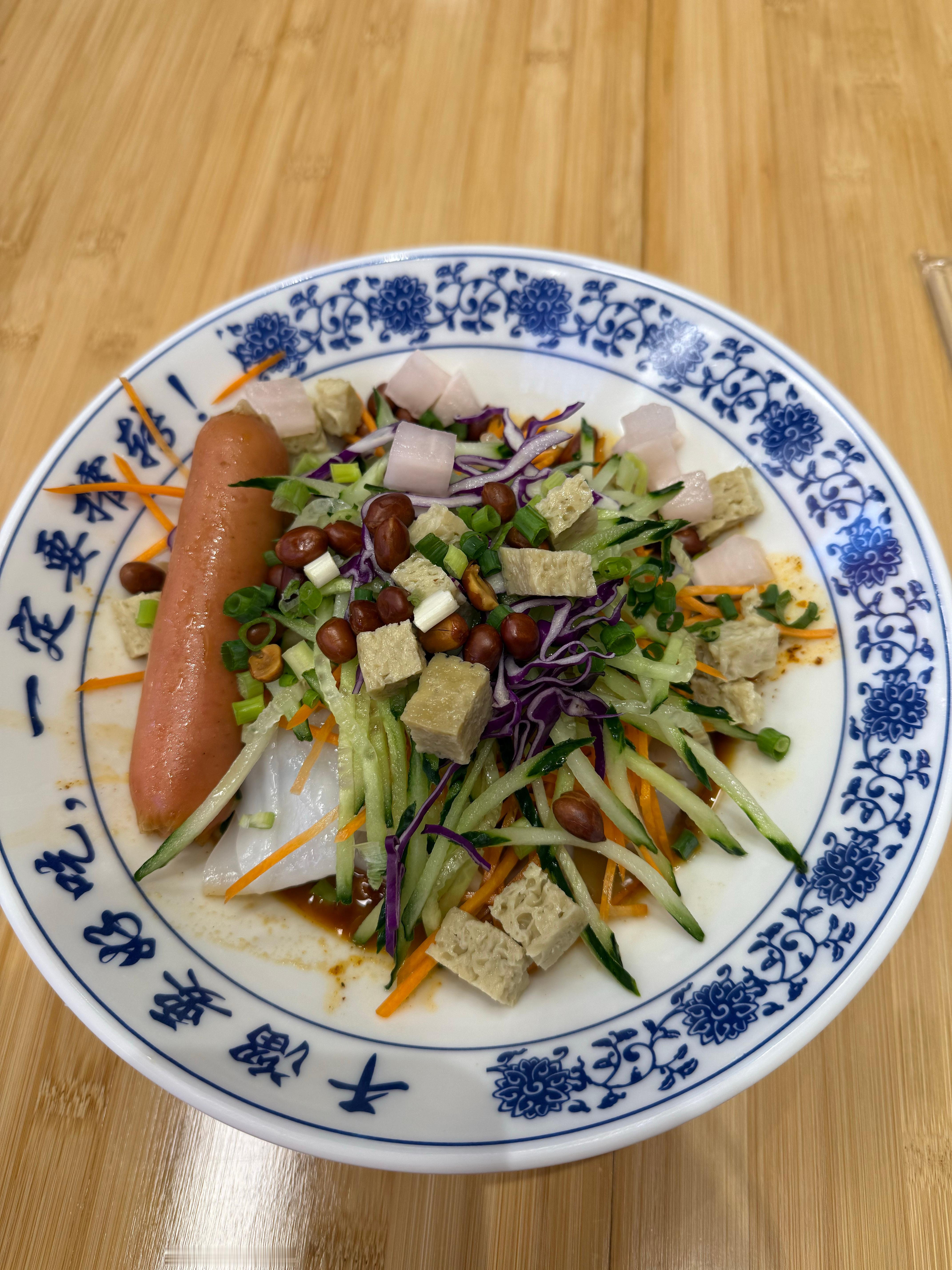 我的饭点比较晚凉皮+奶茶 ​​​