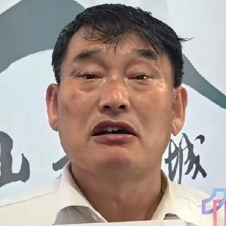 终于破案了，
为什么朱之文现在黑粉越来越多？
真不是网友故意找茬，而是他这么多年