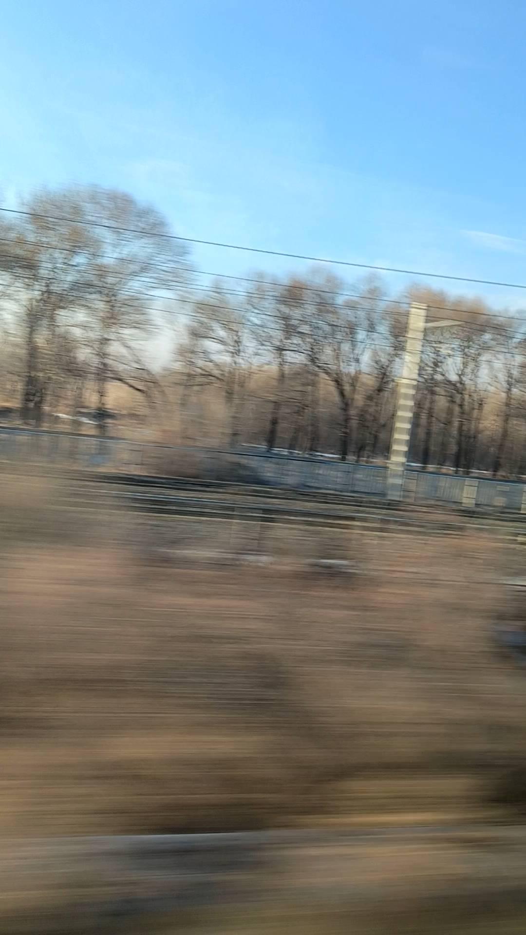 做一个心宽的人，把一切看淡，让心情舒畅，快乐不是拥有的多。