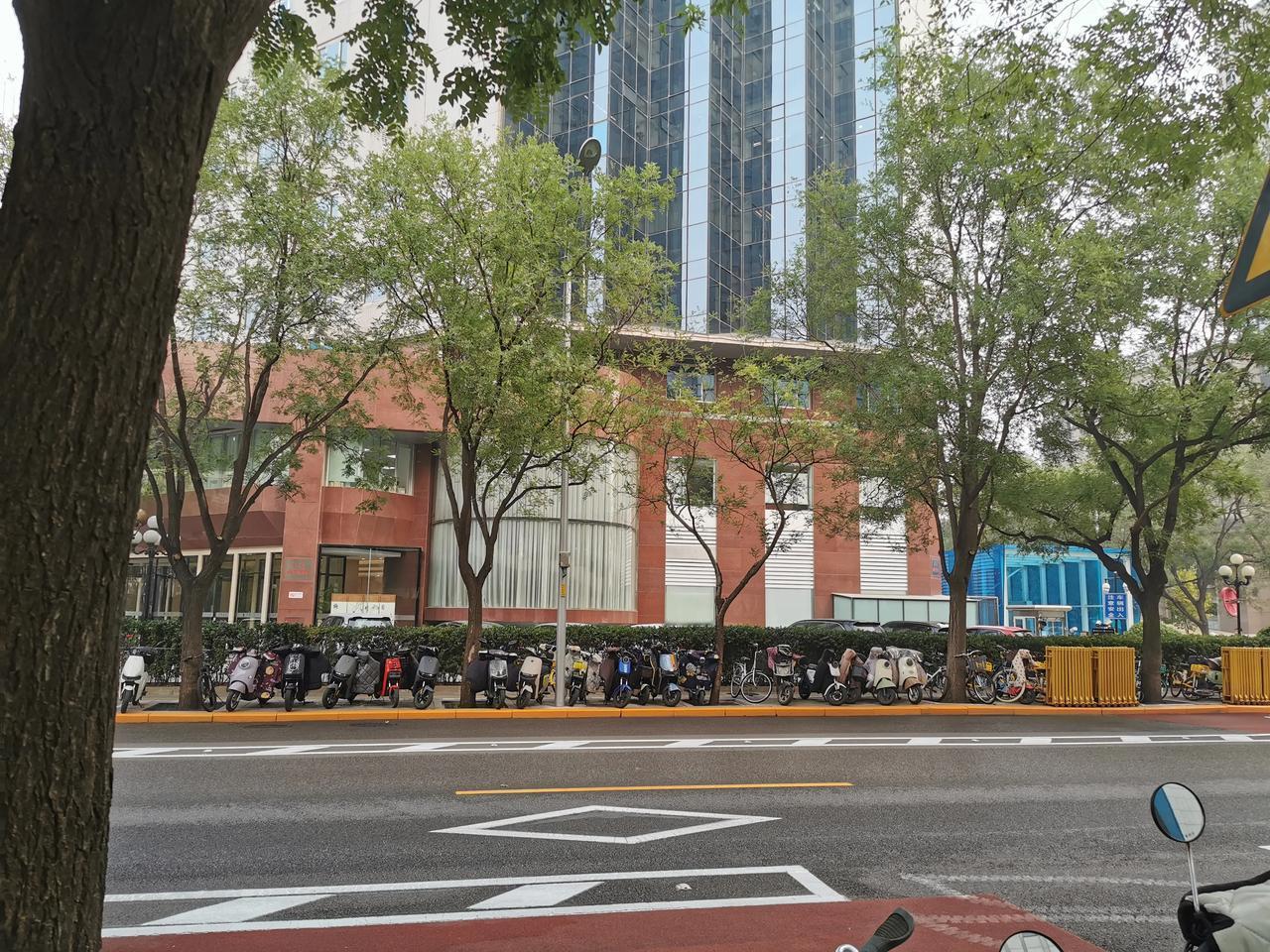 涉及房子的纠纷一大类就是开发商还不起债务被法院执行，然后损害了第三人的利益，也就