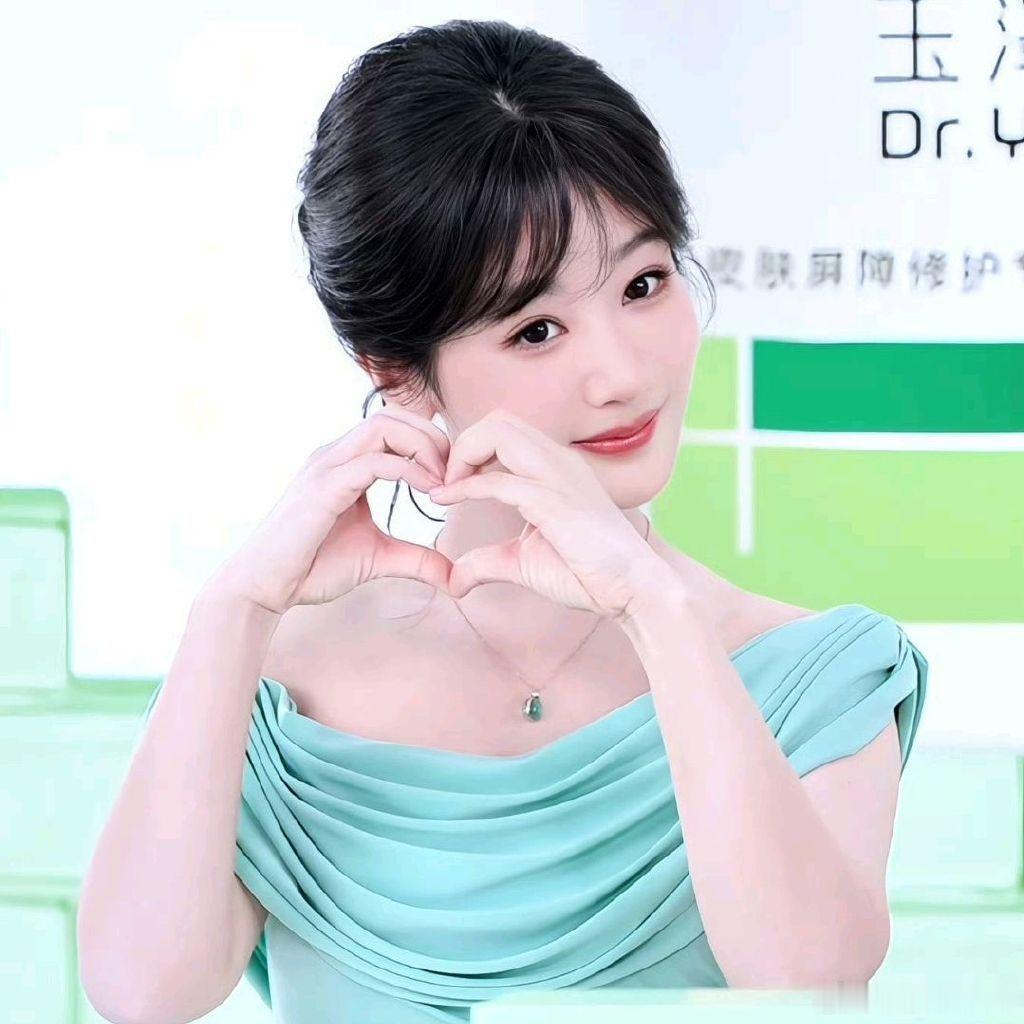 杨紫直播皮肤状态姐姐好美明媚阳光杨紫玉泽首位全球护肤代言人 ​​​