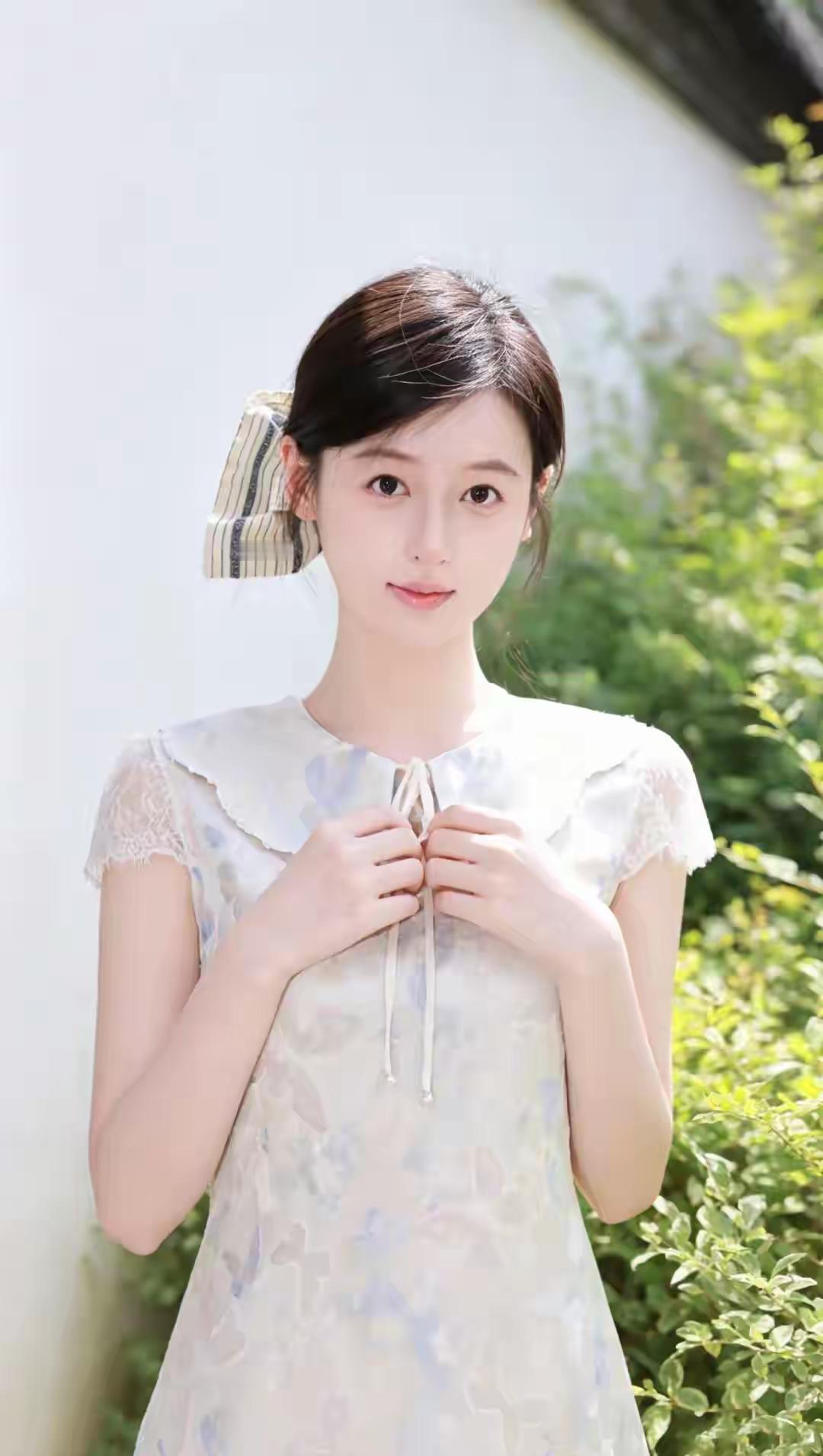 女人对男人的爱，往往都是因为崇拜，崇拜他的强大，他的智慧，他的出众。而男人对女人