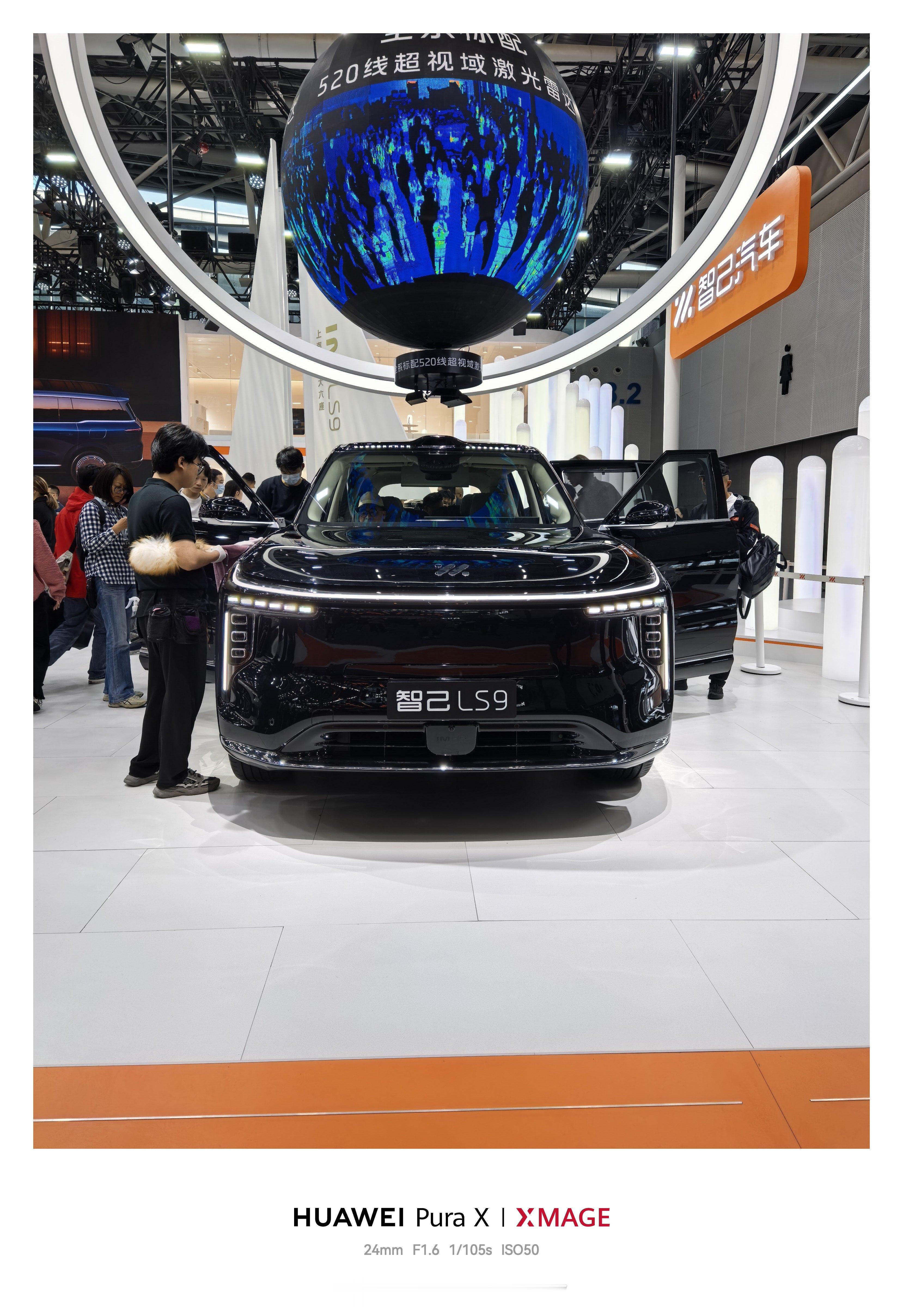 智己LS9我觉得是今年非常有看点的一款大六座SUV，三把零重力座椅。地暖，居然还