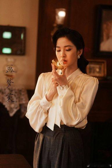 画梦录今日开播代露娃唐诗逸同框美到我直接愣住！一个流浪画手一个飒爽总账，双姝博弈