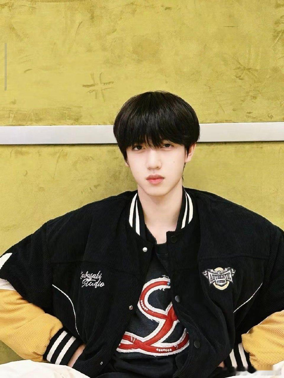 桂橹 两个大男孩没惹吧！两个大帅哥真的看的我赏心悦目，净化心灵了 