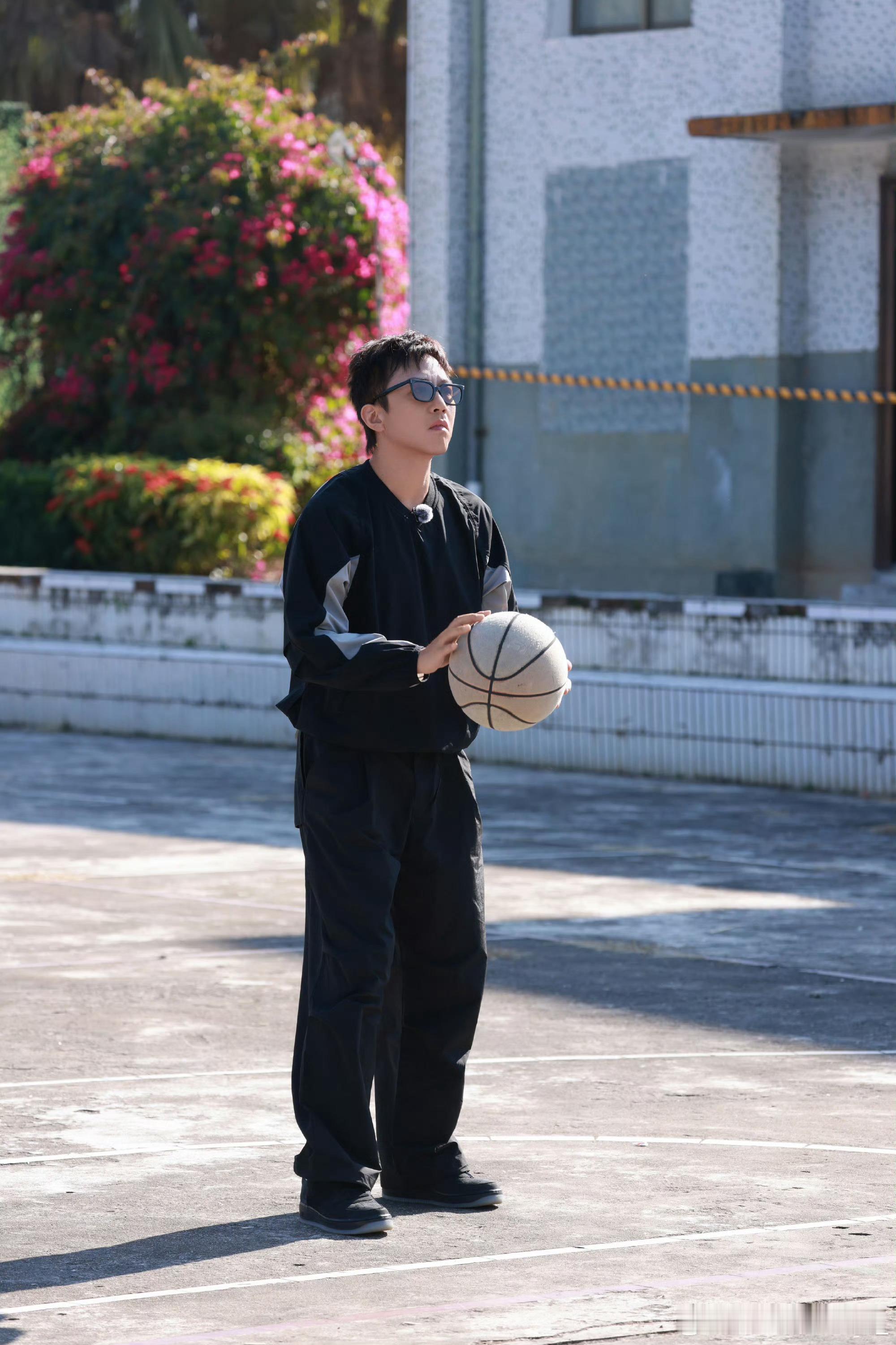 邓超瘦到130了邓超130斤 马頔说邓超瘦到130斤了。47岁邓超有腹肌