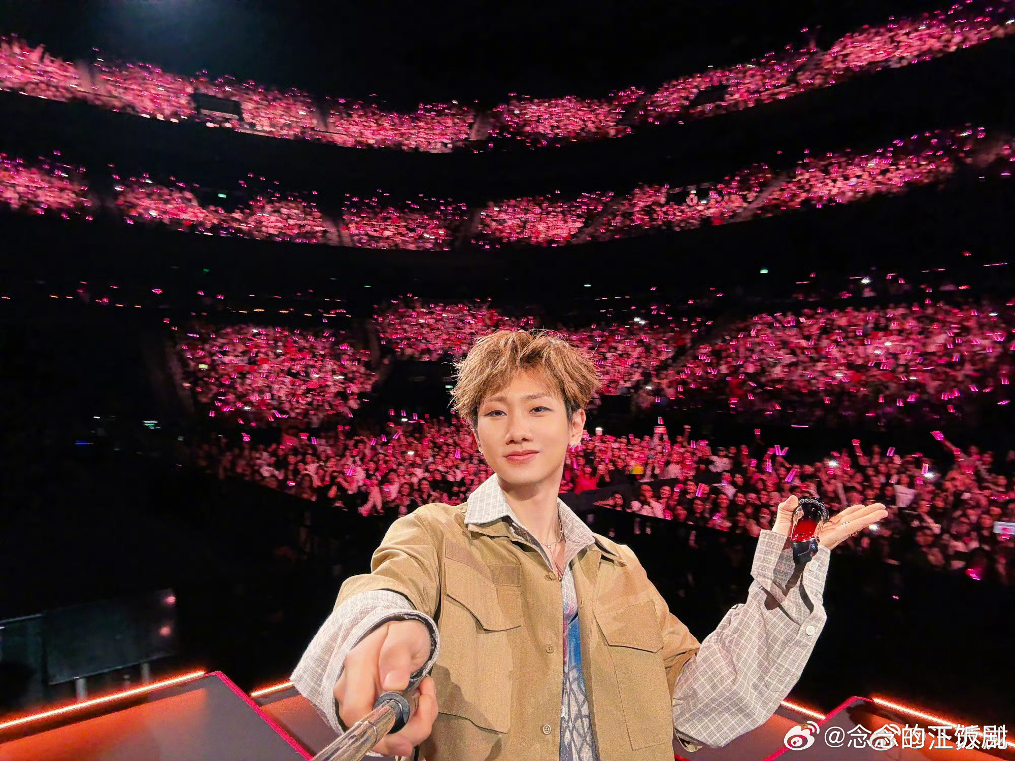 汪苏泷哽咽怎么可爱成这样谁懂啊！汪苏泷哽咽也太反差萌了吧，皱着眉红着眼，委屈巴巴