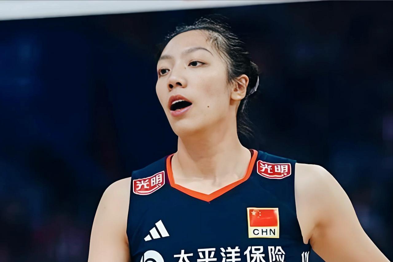 0-3 中国女排输球，
只有唐欣孤军奋战，
42 扣 18 分成遮羞布。

南京