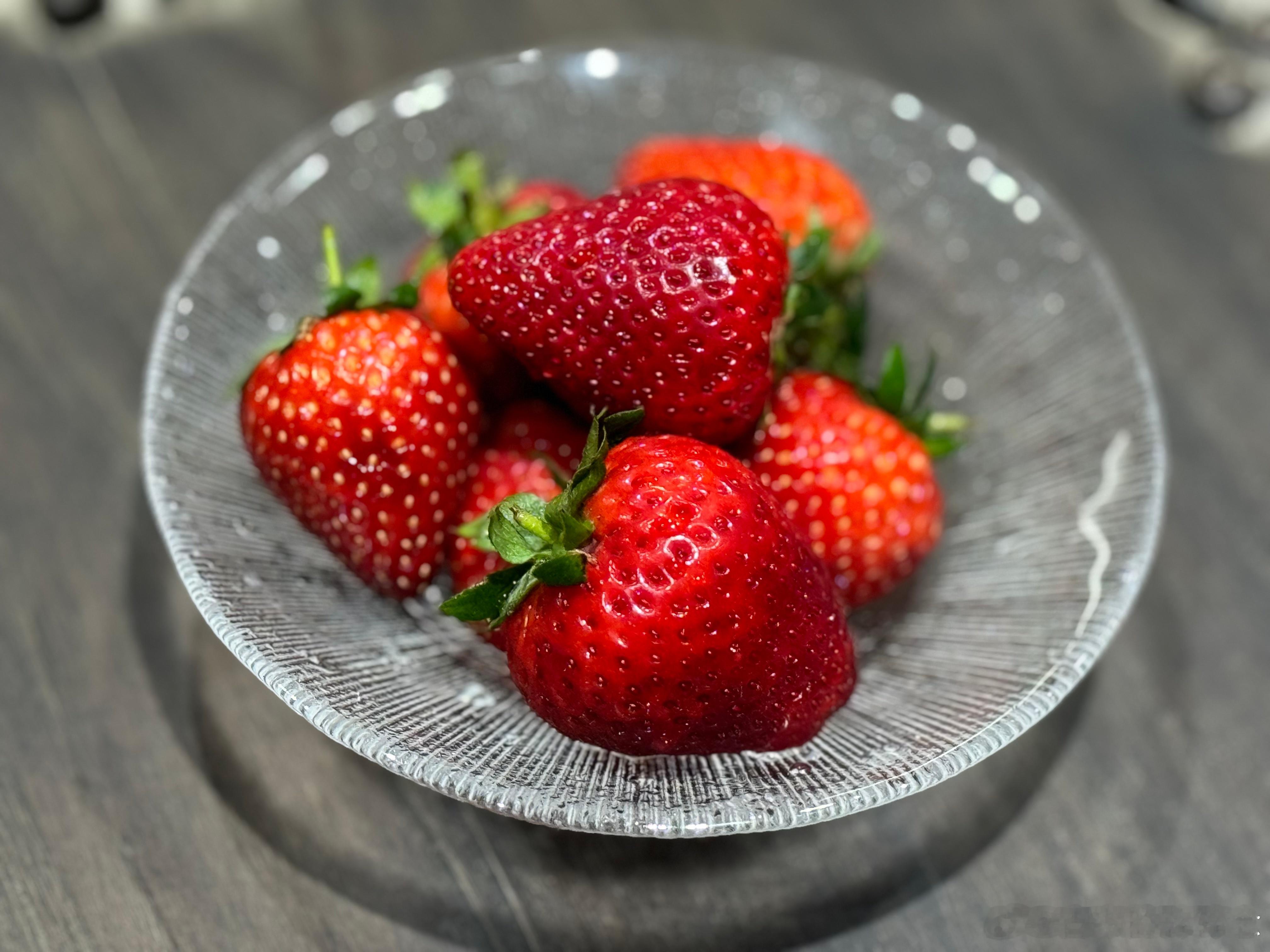 吃过黑美人🍓朋友基本都回🛒今天来了不少新朋友第一次⬇️单就买 草莓，我看地址