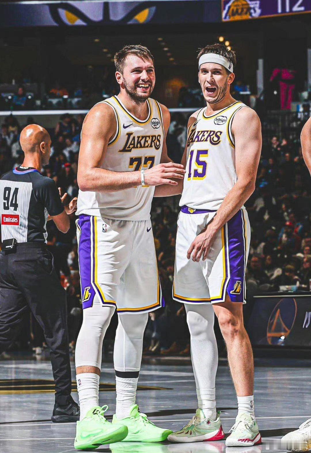 Shams说，东契奇上周大部分时间都在西班牙，他的腿筋在那里接受了多次注射治疗。