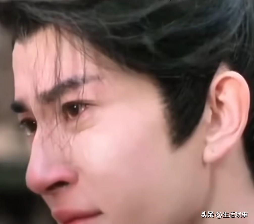 四海八荒第一美男——于朦胧
﹍﹍
可怜的孩子
你怀着憧憬来到人世间
没想到，品味