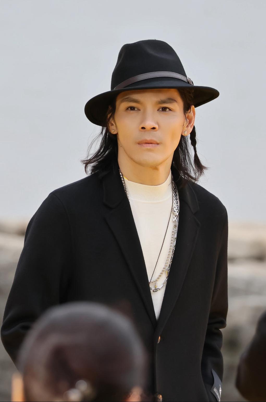 向佐说自己穿女装但拍的都是man剧真的好喜欢向佐的演技 角色和个人完全就是两个样