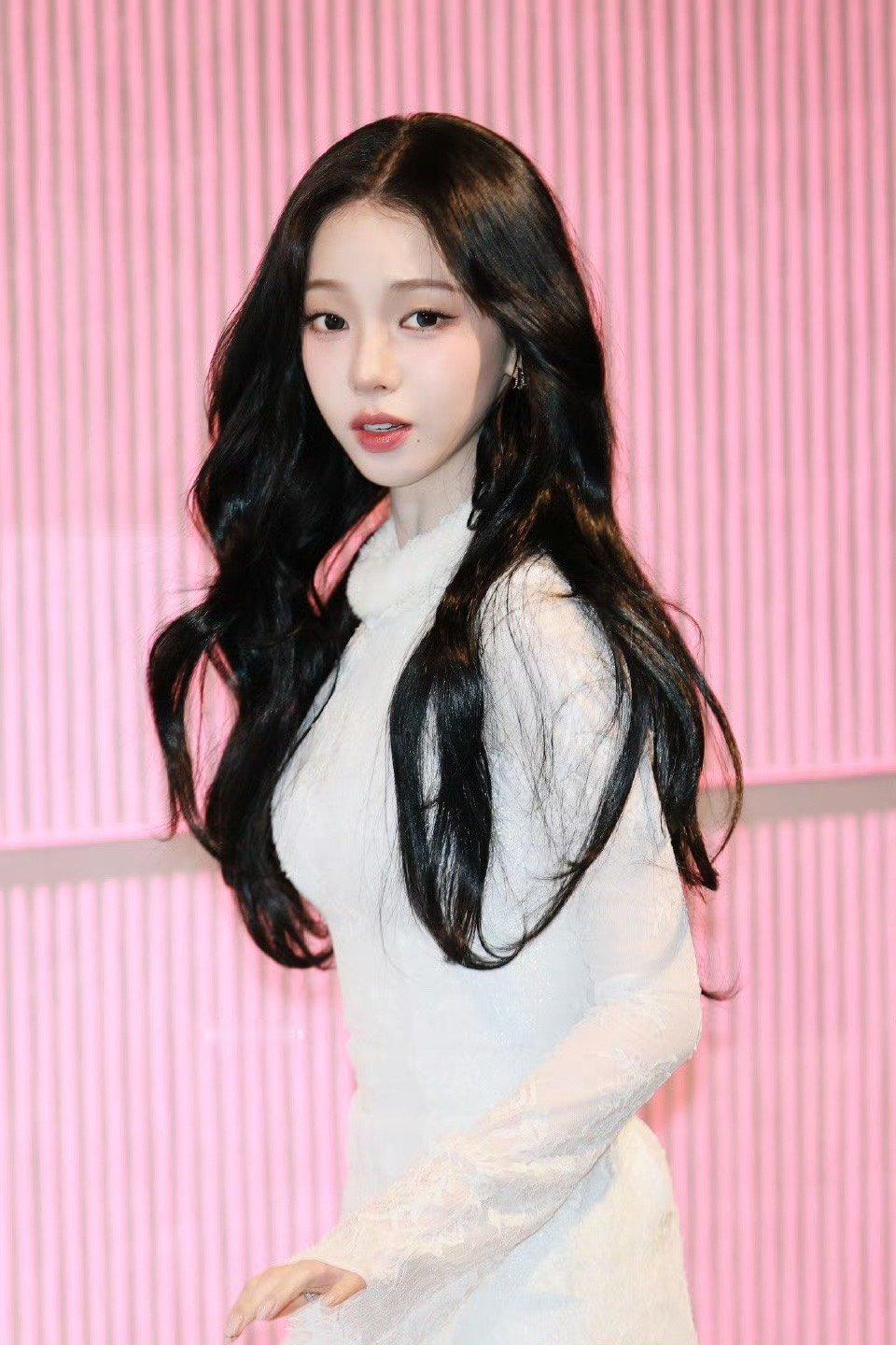 柳智敏白裙上班柳智敏白裙大波浪 柳智敏白裙大波浪 