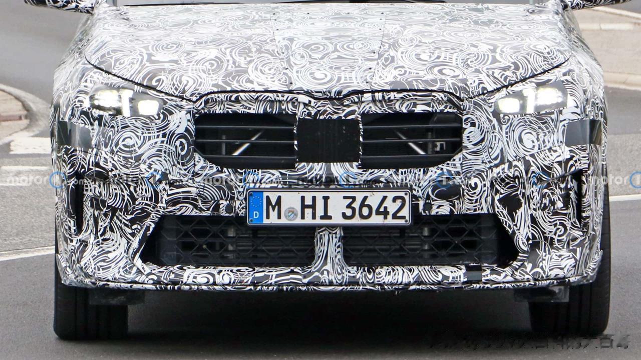 全新宝马X2 M35i 谍照曝光，看起来这个颜值不用担心，很唬人。但是这个溜背可