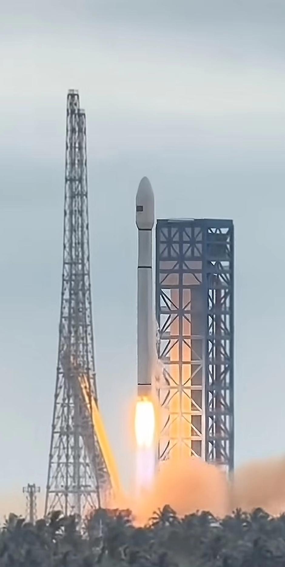 昨晚火箭发射成功
商业航天必再次波动
俗话说，是骡子是马拉出来遛遛就知道了
这回