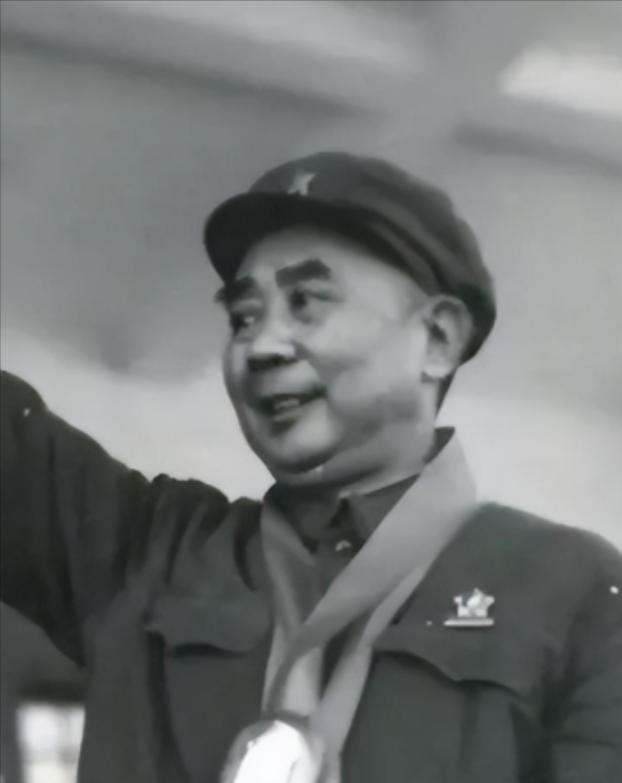1970年，王自正持枪冲进了军区政委的卧室，政委连忙呼叫警卫员，谁知，2个警卫员