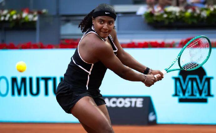 惊天大逆转！挽救6个赛点，世界第一惨遭爆冷，15连胜彻底终结🔥
 
网球赛场爆