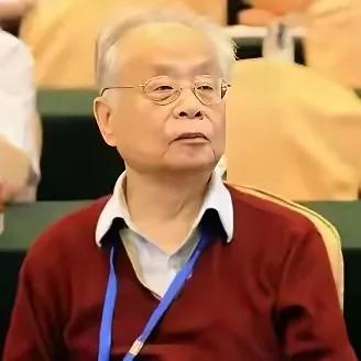 要用一句话来评论他！
你会怎样说？