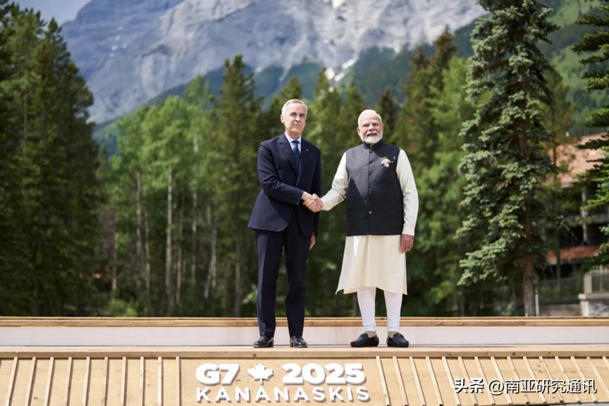 新德里电视台、彭博社2月26日报道，加拿大总理马克·卡尼（Mark Carney