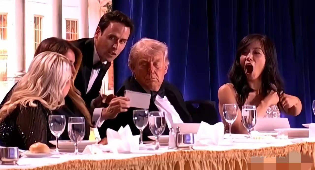 白宫晚宴突发意外，特朗普身旁的华裔女记者是谁？

在2026年白宫记者协会晚宴的