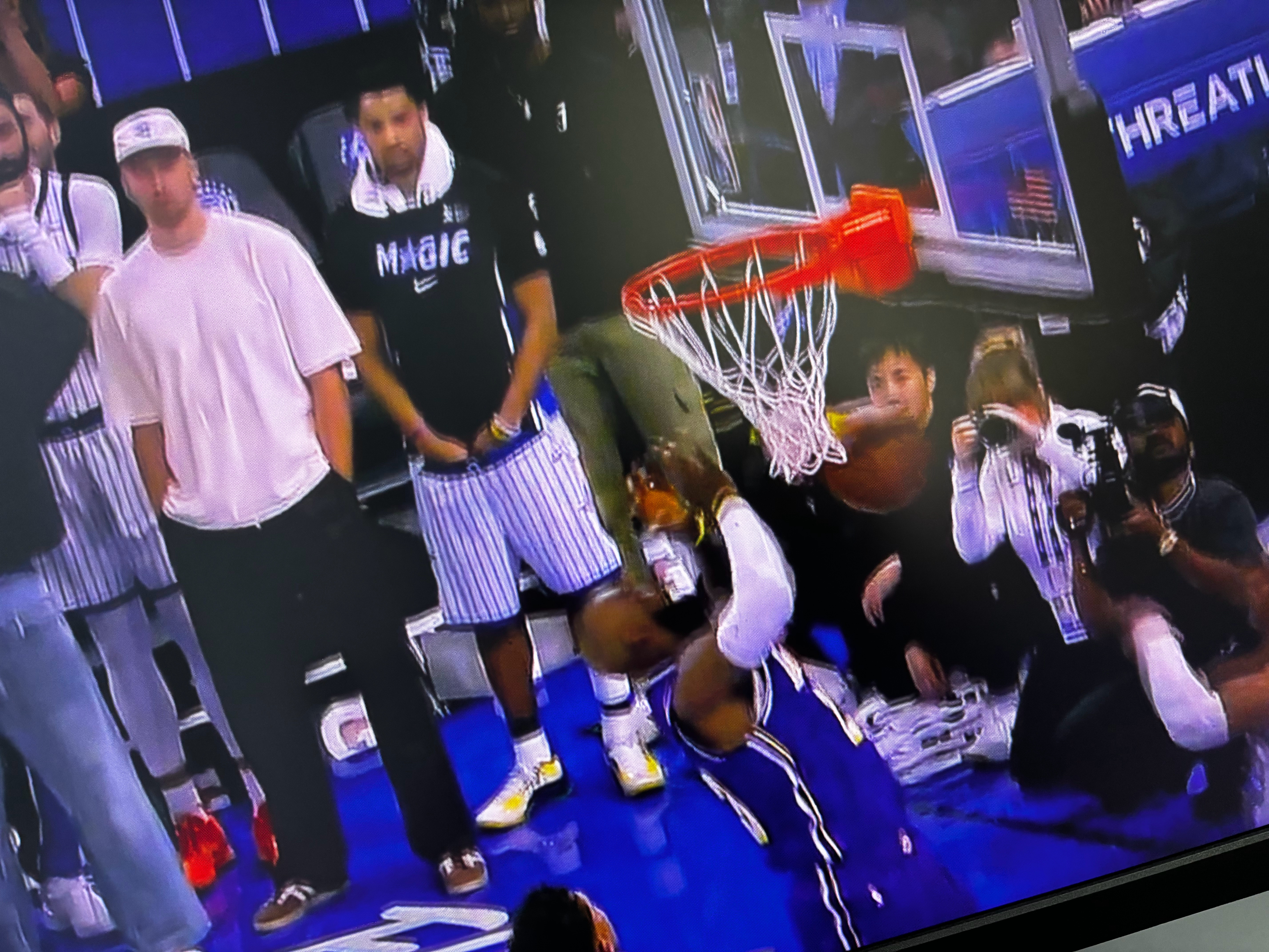 这tm最后一球，那么明显的打手都不吹？？？？湖人vs魔术