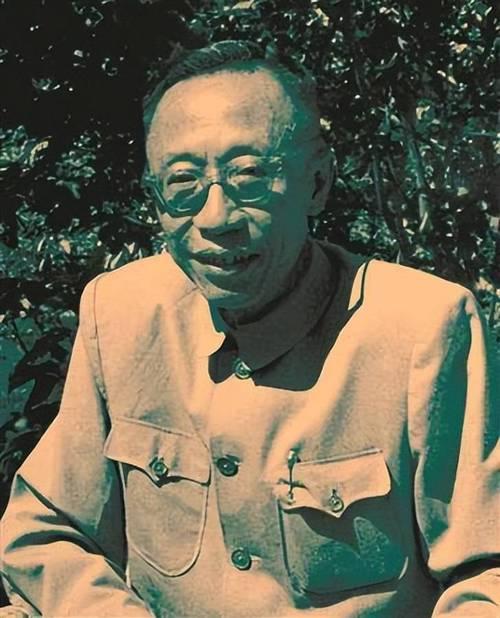 提起溥仪，多数人脑海里会浮现出两个矛盾的形象：要么是紫禁城里稚气未脱的末代君主，