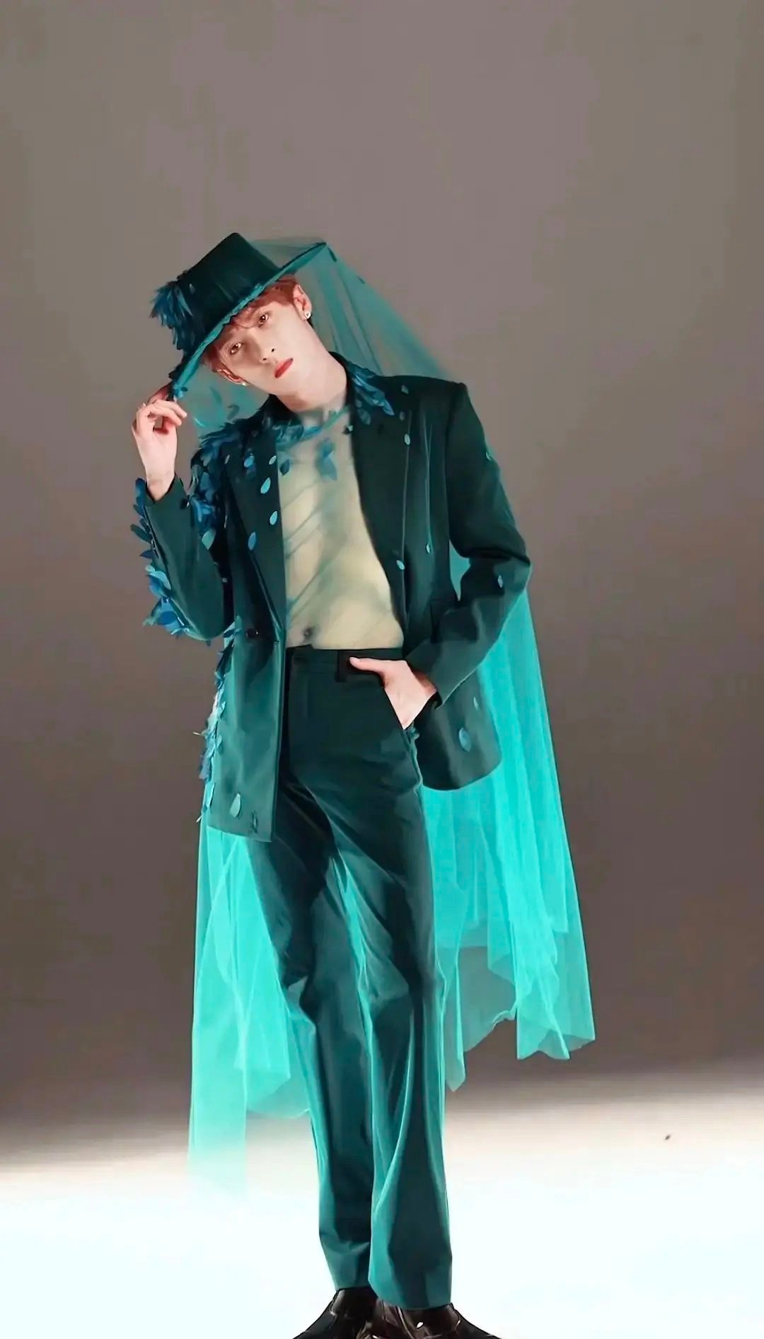 檀健次工作室的审美真的让人很难赞同，这好看？ ​​​