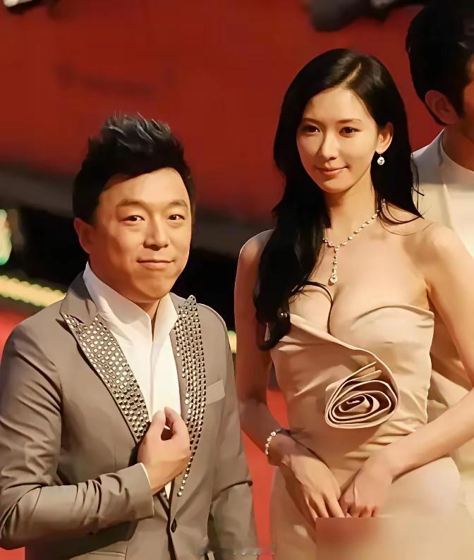 小S当着上亿观众的面，直接拿刀子捅黄渤：“林志玲跟你亲完，据说回家吐了一个月？”