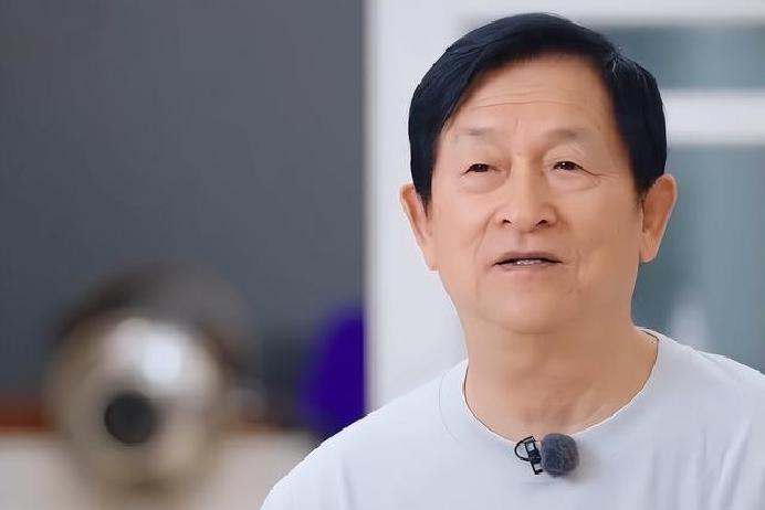 谢娜爸妈在中江县那小地方，日子过得像老酒，越陈越香。她给他们买了套五百来平的两层