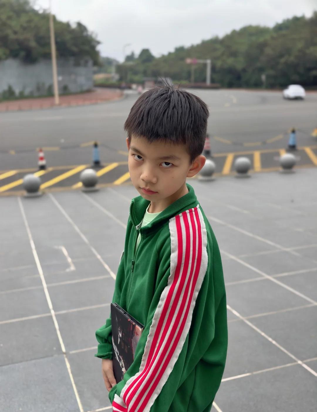 小演员怎么练哭戏，求指教
我说：你那个哭戏像在拉粑粑。
半天憋不出一滴泪
我说：