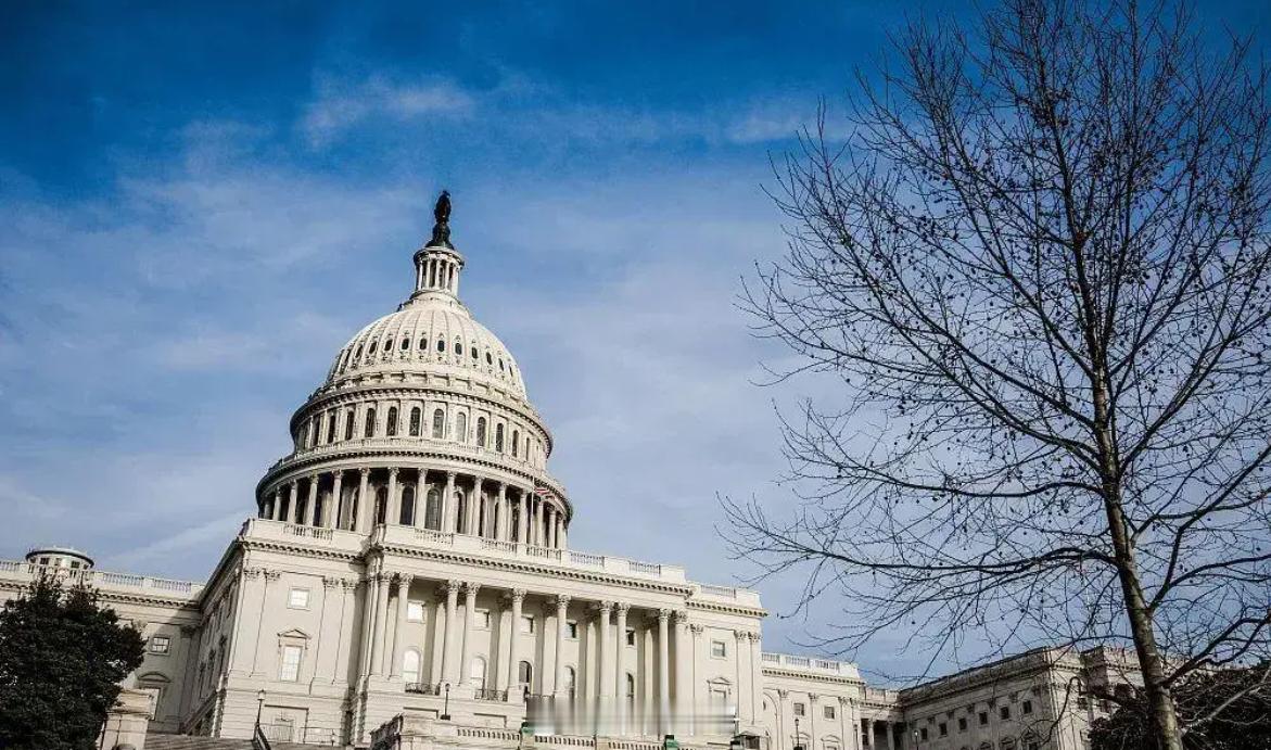 【美国参议院通过9010亿美元国防授权法案】当地时间17日，美国参议院以77票赞