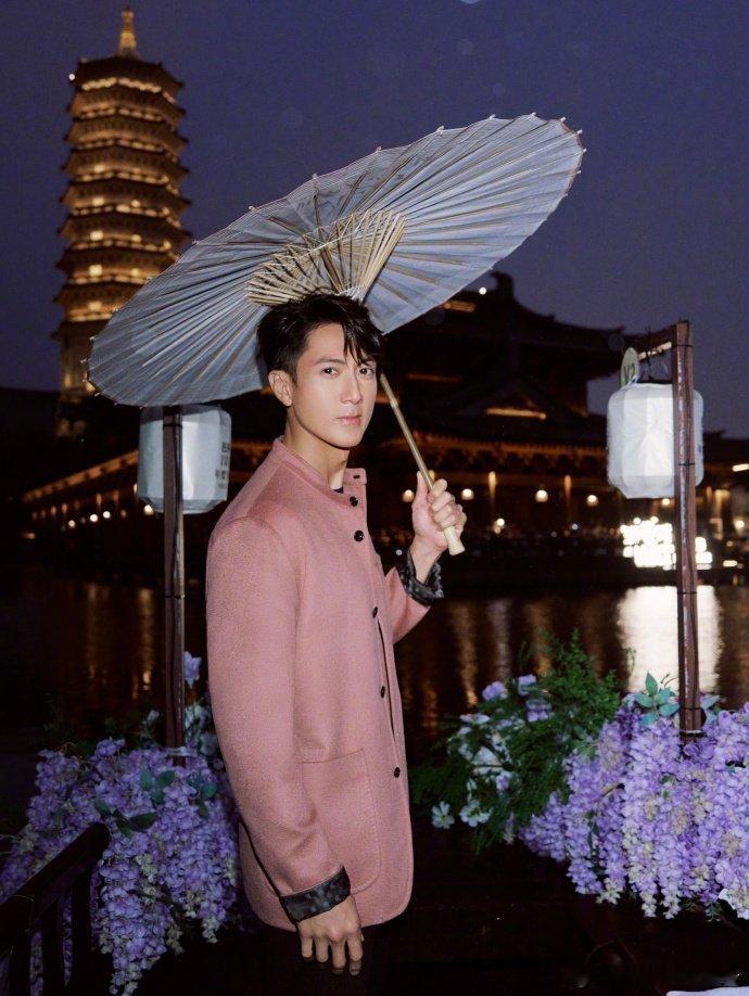 吴尊24小时跨三城还得是吴尊啊，隔着屏幕都能感觉到他的行程很累，但是他是一个很有