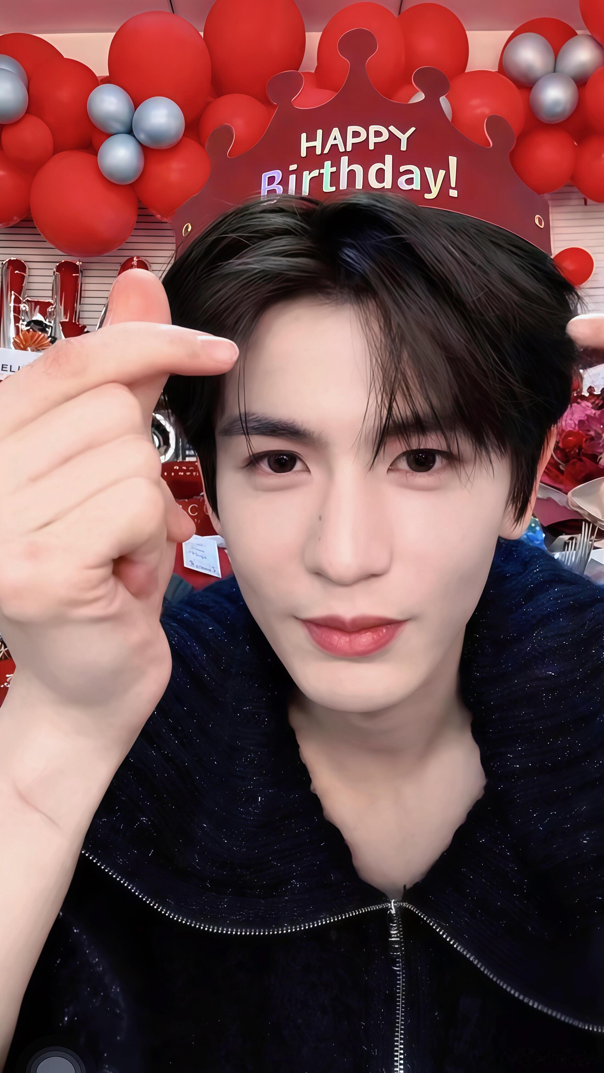 张凌赫  生日直播截修张凌赫｜ 