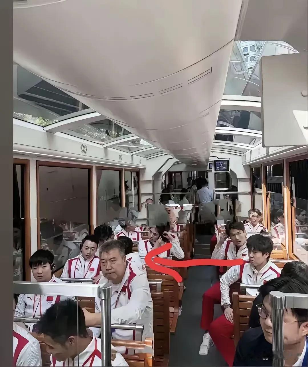 为何李隼和肖战对待孙颖莎和王楚钦的态度，会出现截然不同呢？

李隼曾是孙颖莎教练
