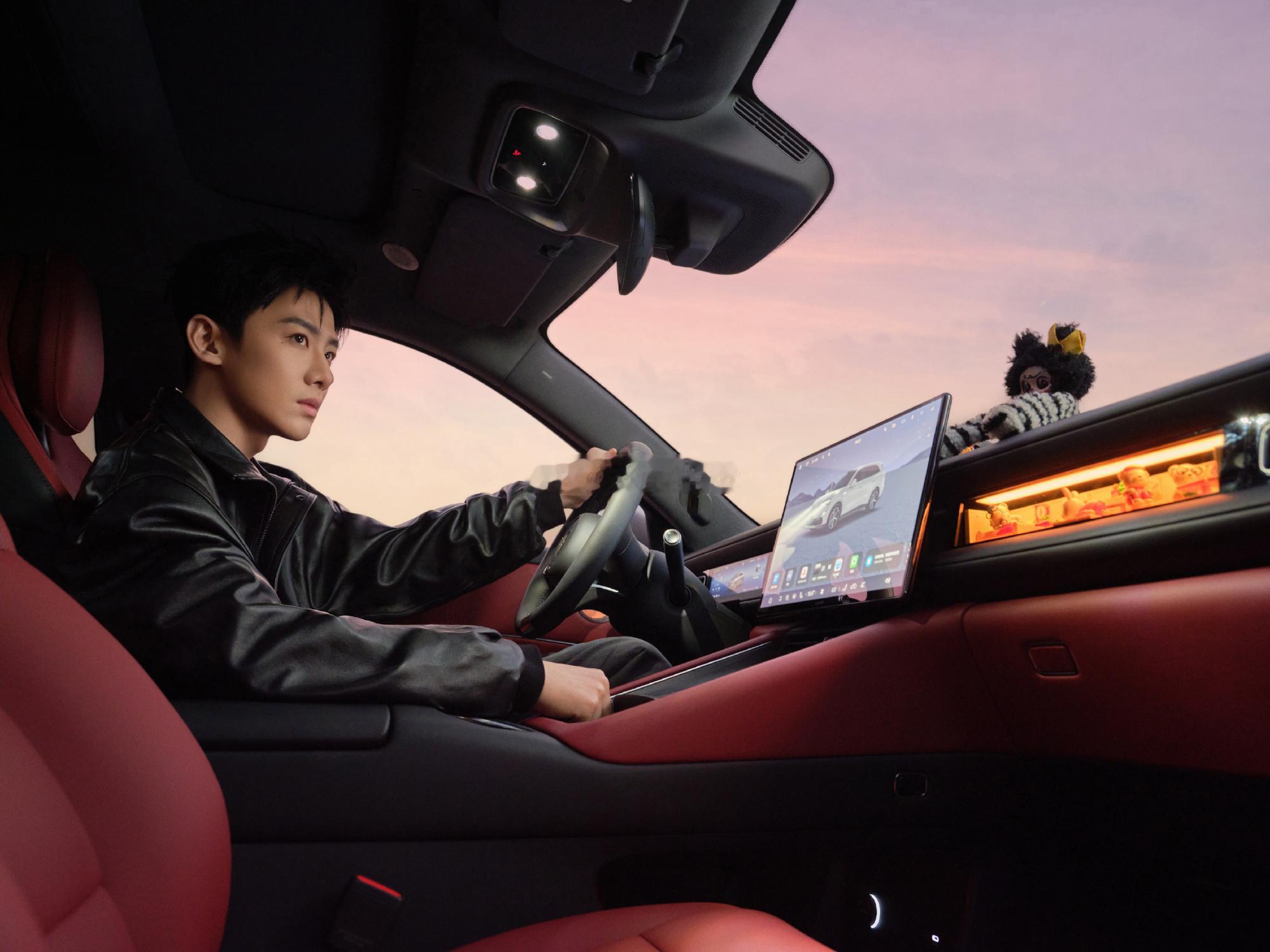 白敬亭商务价值好牛本身🚗代就非常难拿 白敬亭继2025拿下问界M8品牌挚友后又