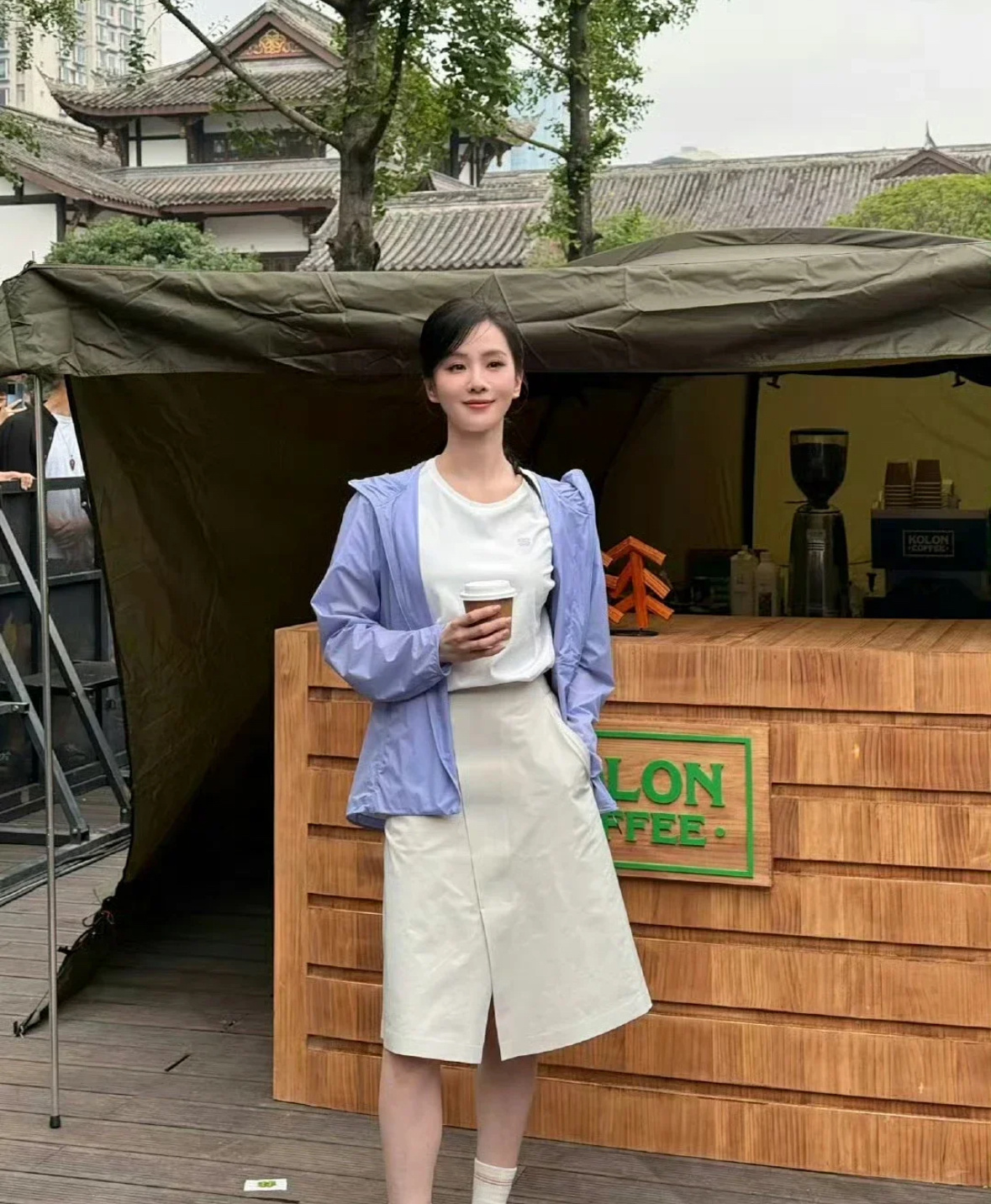 刘诗诗成都线下活动状态真的好好，紫色运动服完全就是女大啊！ ​​​