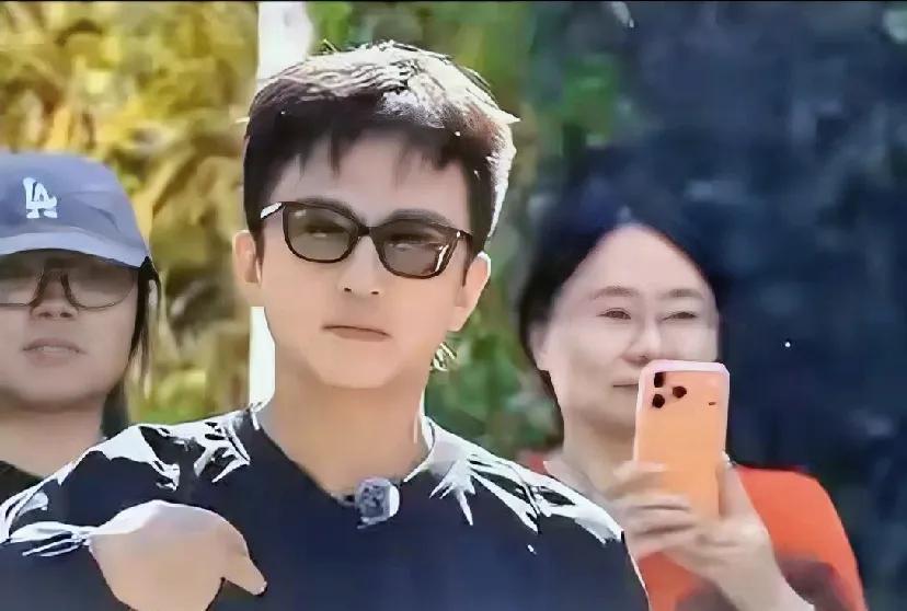 我能接受邓超发福，

也能接受他变老!

可真接受不了，他都快50岁的人了，怎么