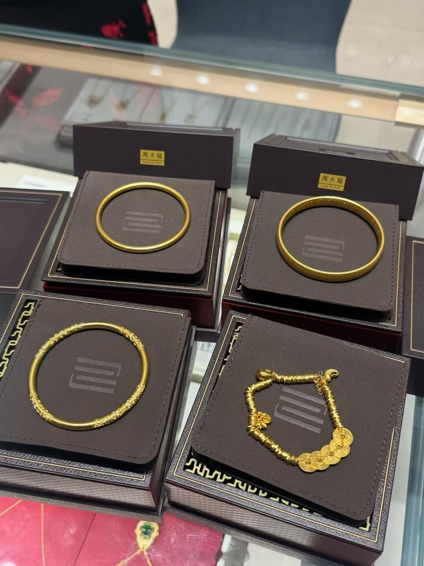 金价会涨到多高好几天没关注黄金，怎么又大涨了…对于普通人而言，金价涨跌，金饰都几