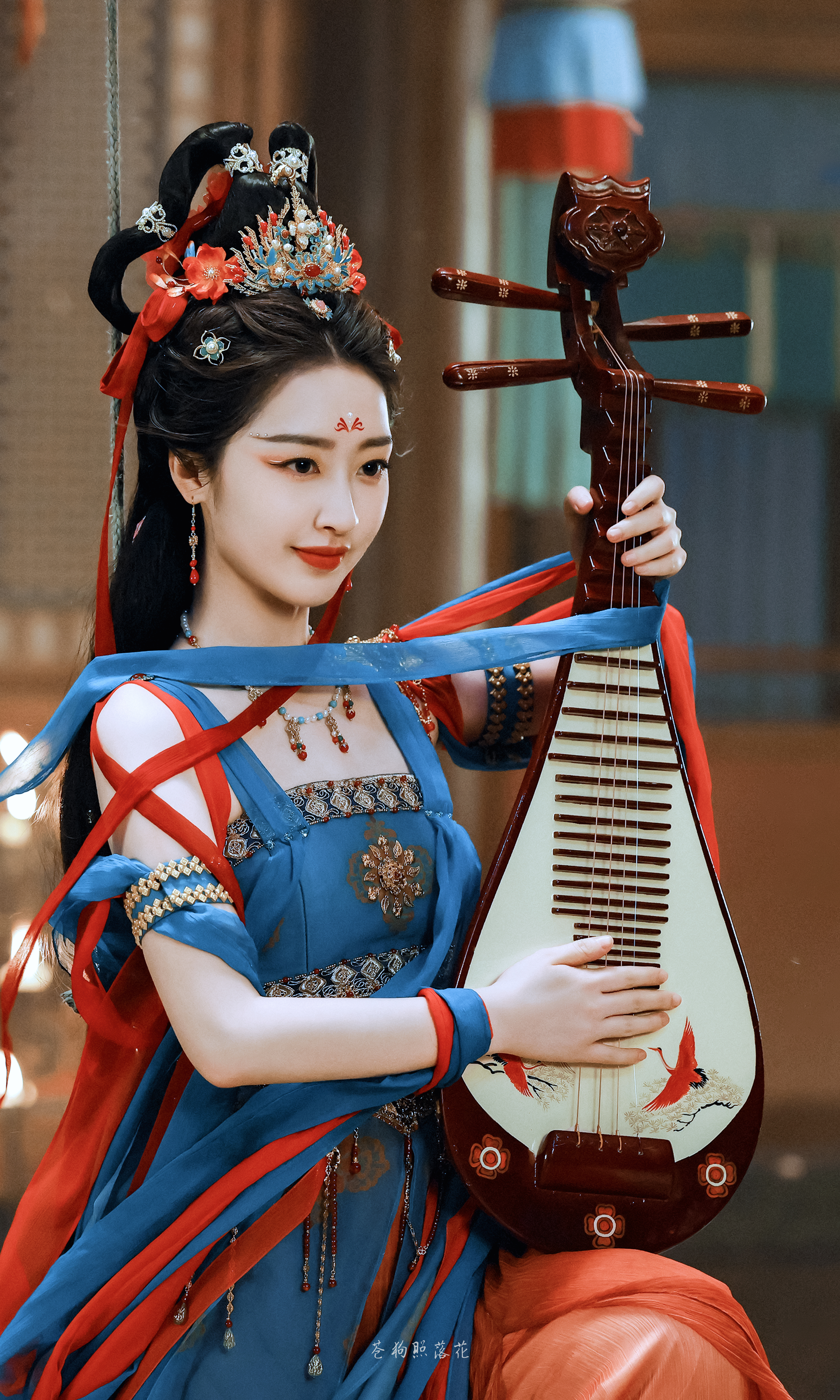 邓恩熙 《长乐曲》颜幸☽ 壁纸-敦煌风+蓝衣+花钿-琵琶[期待][期待][期待]