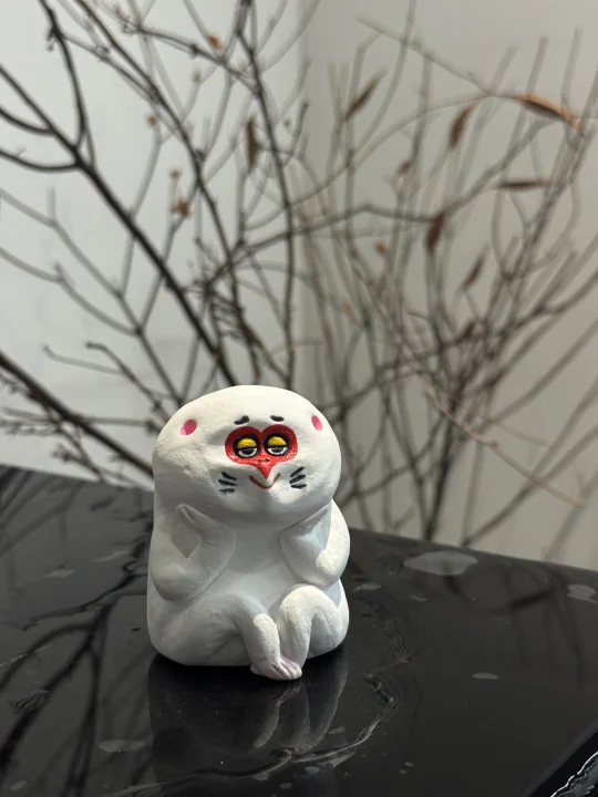 这扑朔迷离的眼神，被一只小猴硬控！