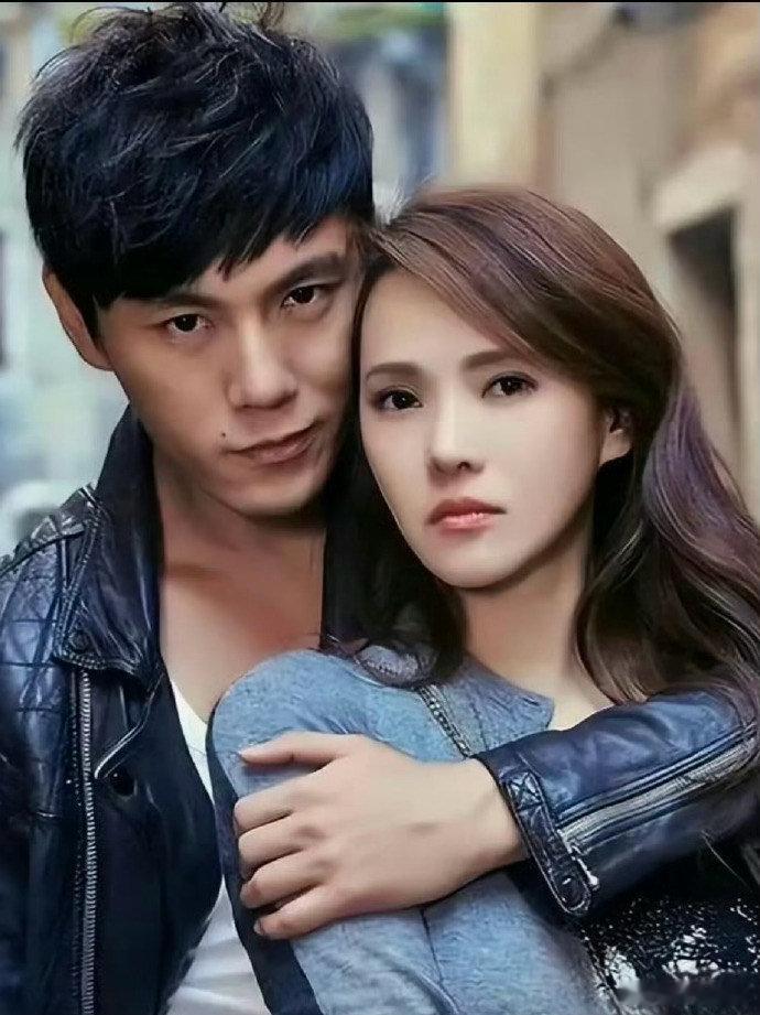 大张伟问秦昊我是伊能静吗大张伟问秦昊“我是伊能静吗”，太有创意啦！将各类梗巧妙整