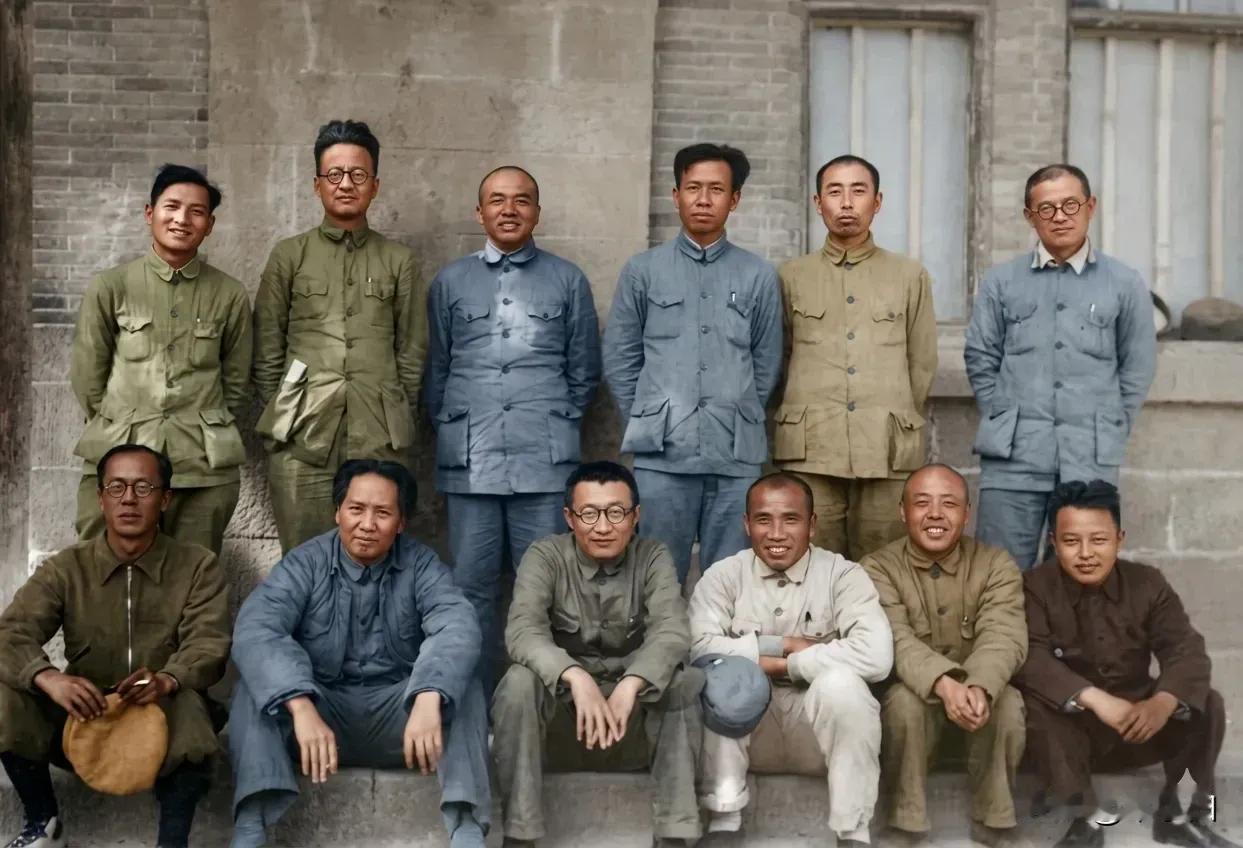 这是一些纯粹的人，一些毫不利己专门利人的人，一些同甘共苦，艰苦奋斗的人，一些为了