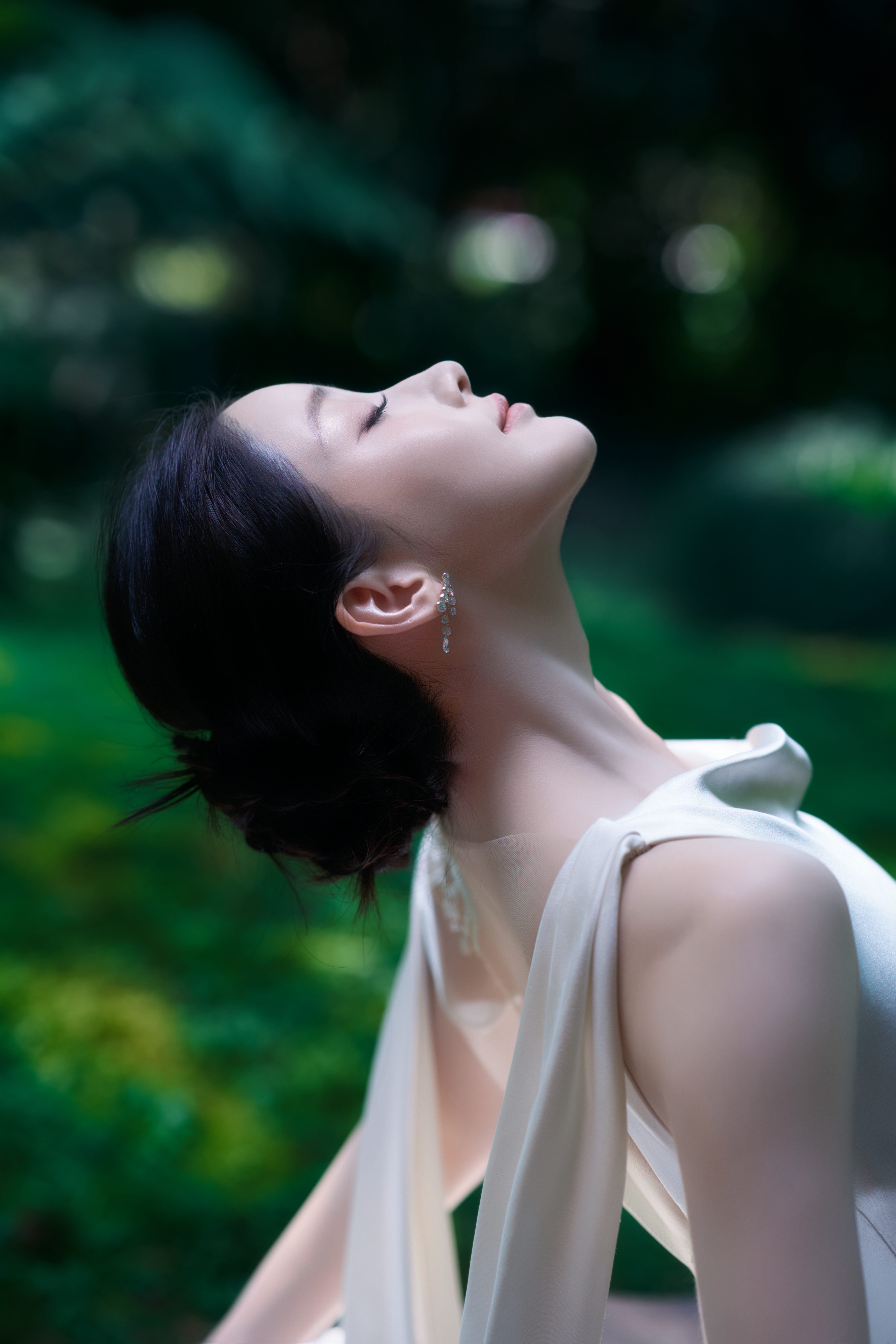 姜贞羽 