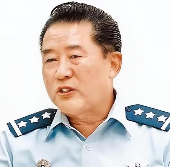 台湾媒体报道称，台湾国防大学首任校长、台军空军二级上将夏瀛洲称，人民解放军的战机