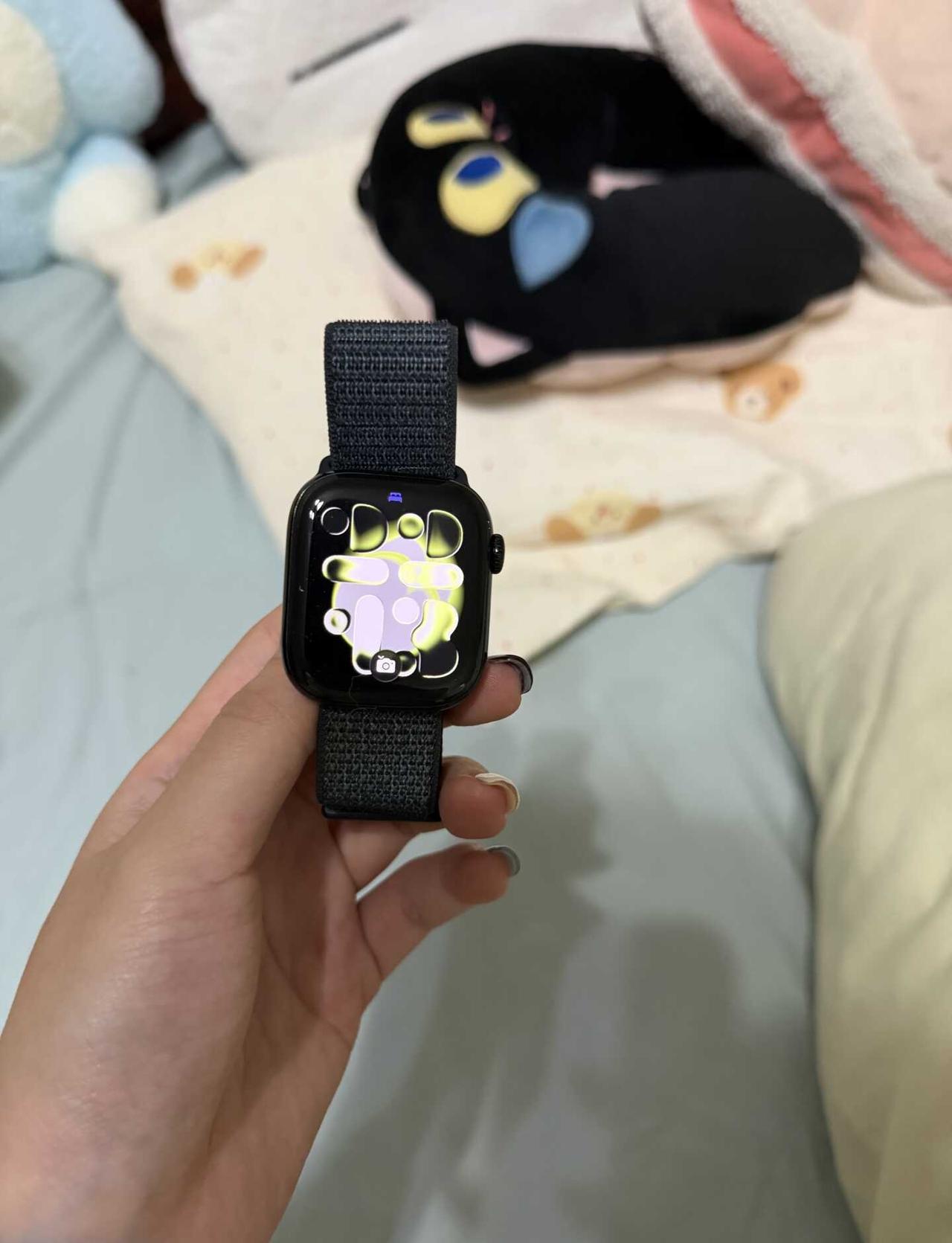 🐟出s10手表
女生自用几乎全新s10苹果手表，黑色表带，屏幕无划痕，外观全新