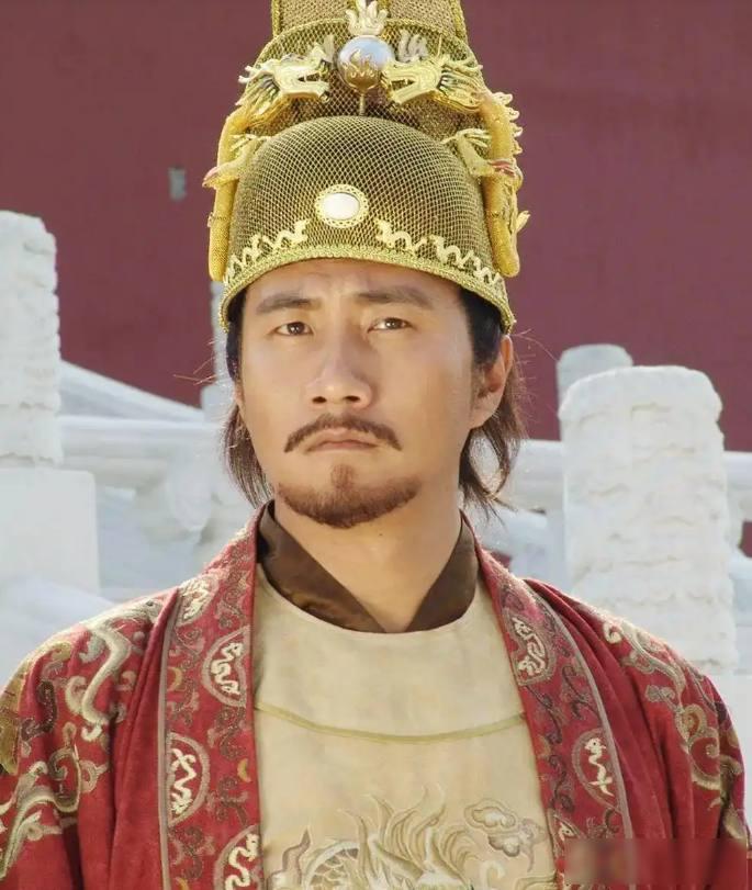 1380年，朱元璋偷偷摸进御史韩宜可的家。谁知一推门，看见的是穿着补丁棉袄的孩子